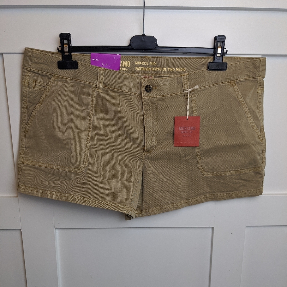 Shorts - Picture 3 of 5